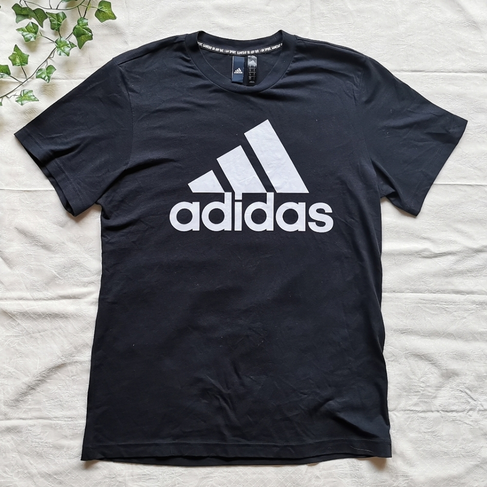 adidas black and white crewneck t-shirt.